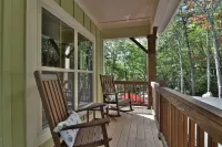 Luxury 2 Bedroom, Mountain Views, Hot Tub, Hiking