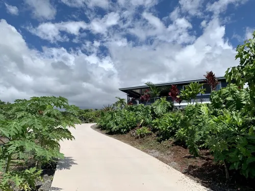 Gorgeous Ocean View, Comfortable Cool Elevation, Close to Everything!