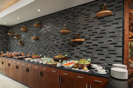 Element Dar es Salaam Отели рядом с достопримечательностью «Коко Бич»