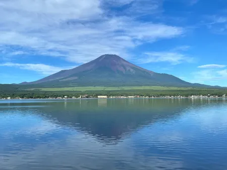 Johnson Yamanakako Kohannoyado Отели рядом с достопримечательностью «Yamanakako Onsen Benifuji no Yu hot spring»