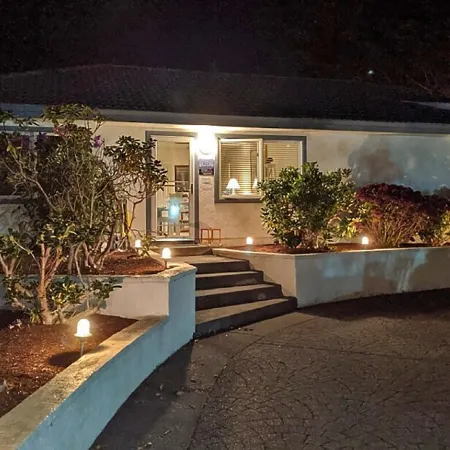 Sparkling Clean, Private & Quiet! Amazing Ocean Views [6]
