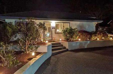 Sparkling Clean, Private & Quiet! Amazing Ocean Views [6]