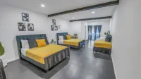River Home with Huge Arcade, Hot Tub Kayaks, Mini Golf and Floating Pad, 80in TV