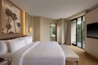 The Golden Crown Hotel Hotels in Ilukmodara