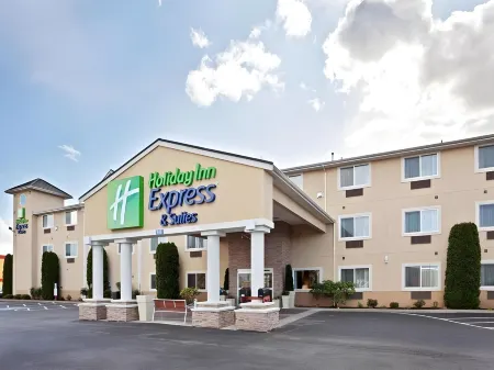 Holiday Inn Express & Suites Burlington Отели рядом с достопримечательностью «Роозенгаард»