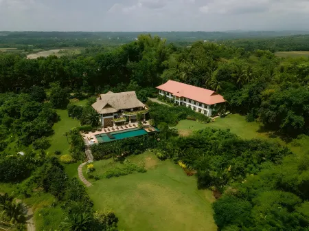 Damires Hills Farm and Spa Resort Отели в г. Cabatuan