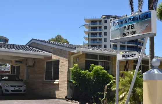 福斯特和沃利斯湖汽車旅館