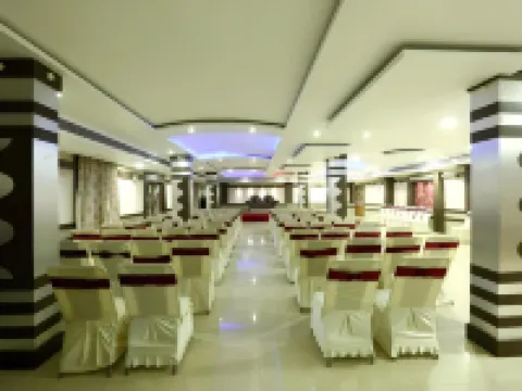 Hotel Jironi โรงแรมในจอร์ฮัต