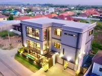 Prai Fhan View Hotels near Doi Tung