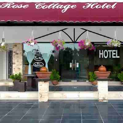 로즈 코티지 호텔 반다르 세리 알람 Hotel Exterior