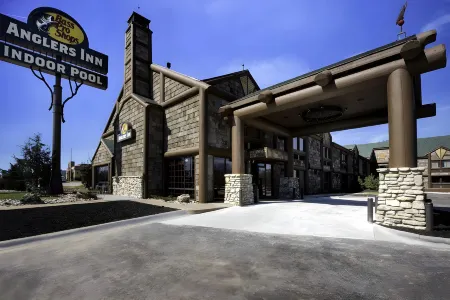 Bass Pro Shops Angler's Lodge