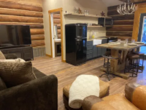 Teton Cabin- Columbia Mountain Ranch