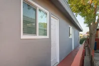 Spacious 3BR/2BA Near LAX and Beaches Hotels in Del Aire