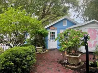 Roonie's Periwinkle Cottage -  waterfront- 2 bikes - downtown Stuart