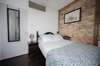 Quirky Apt - Sleeps 6 - Coastal Area - Parking Hotels in YOUGHAL