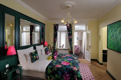 Hotel the Rose by Goeres Hotels near Parc Brill