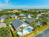 Coastal Charm, Private Pool, Private Beach Access!