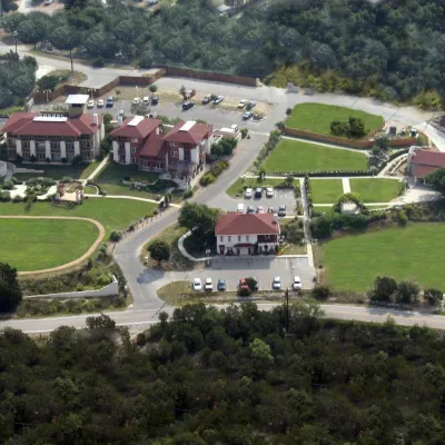 Vintage Villas Hotel & Events Hotels near UT Golf Club