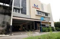 RedDoorz Plus Syariah Near Cirebon Super Block Mall 2 Hotels in Lemahwungkuk