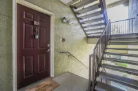 Avalon’s Stylish Gated Clearwater Condo Near Beach, With Pool and Gym- Location!
