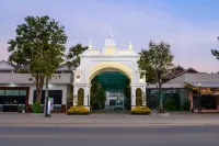 Pich Kunthea Angkor Resort Hotels in 