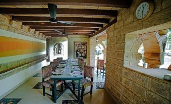 Maneland Jungle Lodge.