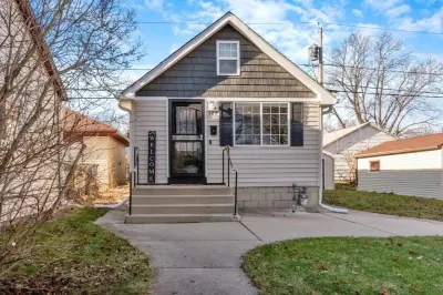 Entire Cozy Cottage! Pet Friendly, No Cleaning Fee Hotels near American Family Field