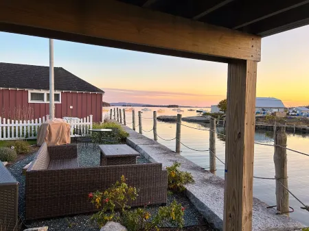 Seabreeze on the Harbor 1 - Stunning Island Retreat perched on Stonington Harbor