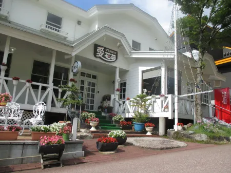 Pension Aicamu Отели рядом с достопримечательностью «Shōmyō Waterfall Observation Square.»