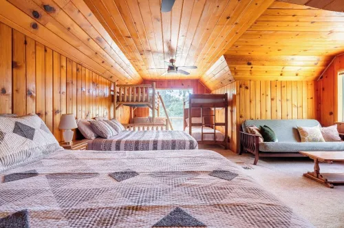 Sequoia Retreat: Spacious Cabin / Hot Tub / Sun Deck