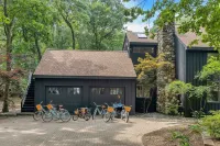 Luxe Family Retreat• Heated Pool, Hot Tub, Near Beach• Perfect Year Round Space Hotels in Berrien County