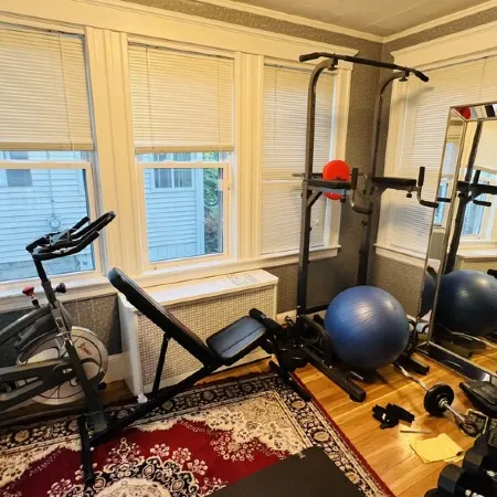 Gorgeous Home in Waltham quiet, family-friendly neighborhood, 2 free parking!