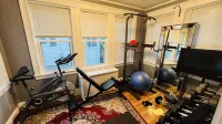 Gorgeous Home in Waltham quiet, family-friendly neighborhood, 2 free parking!