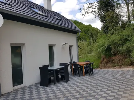 New holiday home Eifel-Atrium of the southern Eifel rock country Отели в г. Цвайфельшайд