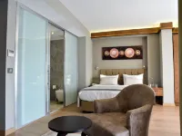 The Elegant Hotel Hotels near Isfanbul
