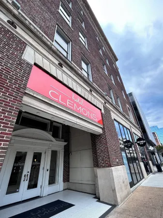 Hotel Clemons Отели рядом с достопримечательностью «Водопады Раби»