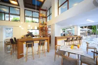 Atrium Ambiance Hotel - بار