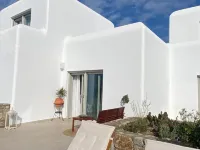 Only Yours , Mykonos - Private Pool & Sea View Suites Near Scorpios Hotel berhampiran Pantai Paraga