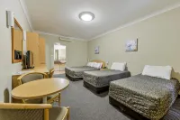Golden Guitar Motor Inn Hotels in Hillvue