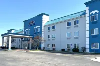 Baymont by Wyndham Litchfield Hotels in Litchfield