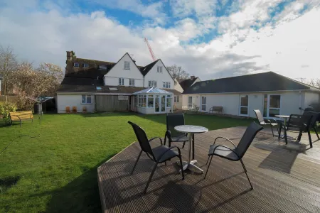 Red Mullions Guest House Отели в г. Форест Хилл вит Шотовер