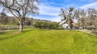 The 10th Green Inn Hotel di San Andreas