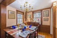 Brackett Cottage Hotels in Marblehead