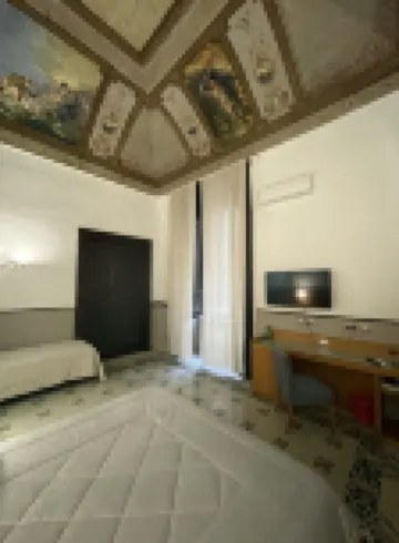 康斯坦丁拿坡里 27 號民宿 鄰近那不勒斯國立考古博物館的酒店