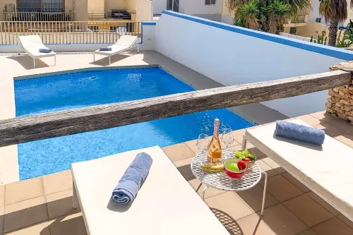 Merill Pool and Sea, Charming Apart 5 - 3-Star