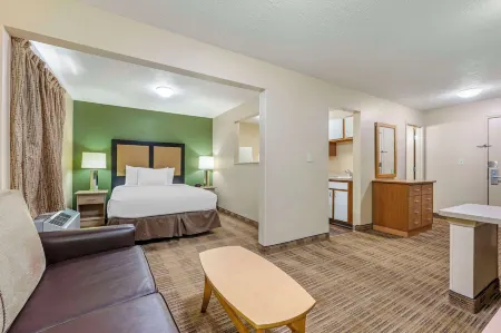 Suburban Studios Louisville East Отели в г. Джефферсонтаун