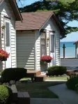 Beach House Lakeside Cottages فنادق في Mackinaw Township