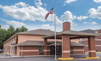 Super 8 by Wyndham Carrollton