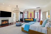 Villa del Gallo by Avantstay Luxury Group Retreat + Pool, Putting Green