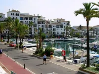 2 Bed Flat-Sleeps 4-Pets-Parking-Marina Duquesa Hotels in Manilva